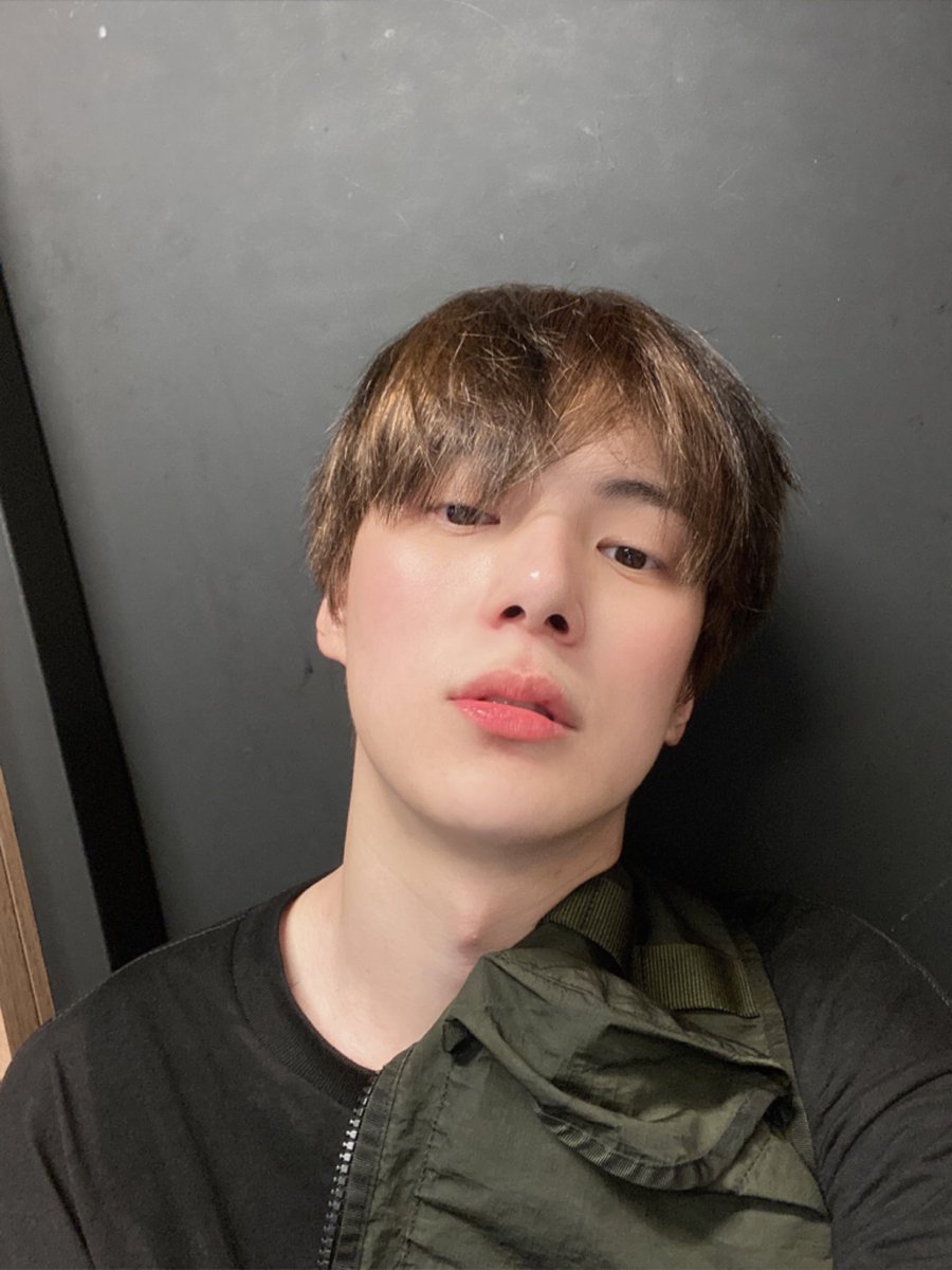 unclejinnie's tweet photo. You’re quarantined with the last 4 celebs whose photos you have saved on your phone, how will you survive?

Soft hours https://t.co/4mQfXB3vwl