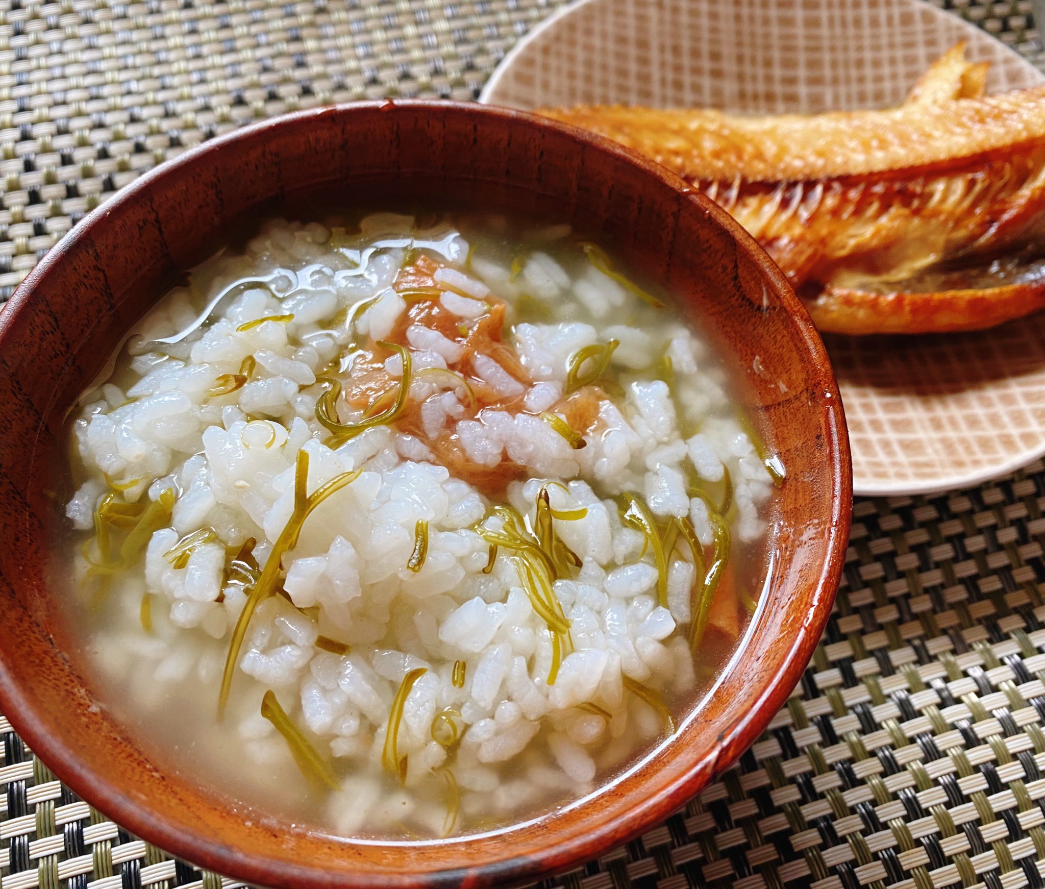 杏耶 あや 梅めかぶお粥 おじや ご飯お茶碗一杯 お水お茶碗二杯 めかぶ一パック 梅1個 ほぐし 梅昆布茶 あれば 小さじ1 4程度 さっぱりしたい朝によく食べます 好き T Co I27engckfz Twitter