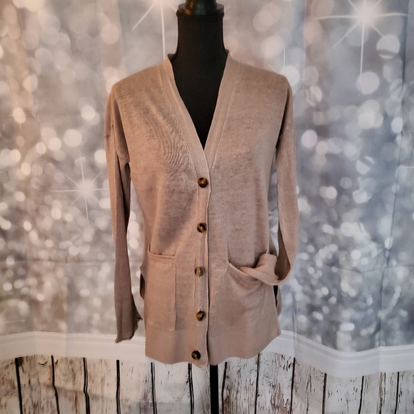 AnnetteW_1's tweet photo. So good I had to share! Check out all the items I'm loving on @Poshmarkapp from @GowenMichelle #poshmark #fashion #style #shopmycloset #saramorgan #rachelzoe #boutique: https://t.co/IFFHLF851E https://t.co/YABfsThhfH