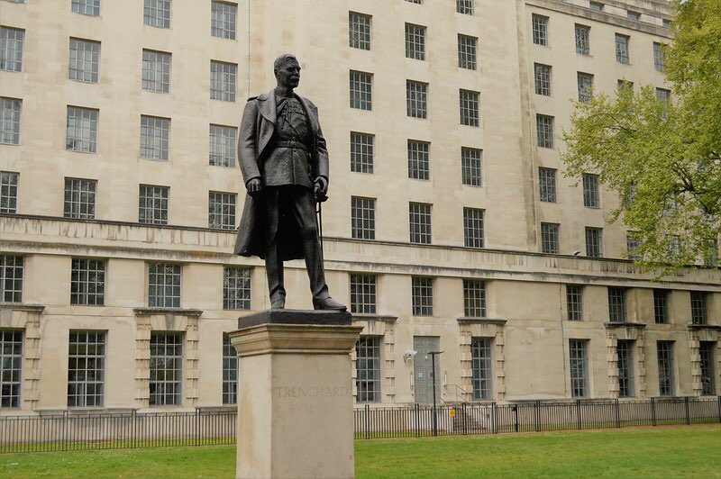 He also has a prominent statue in London, on Victoria Embankment. The inscription – simply “Trenchard” – suggests a significant degree of fame, certainly when unveiled in 1961.  #London  @RoyalAirForce  #Trenchard