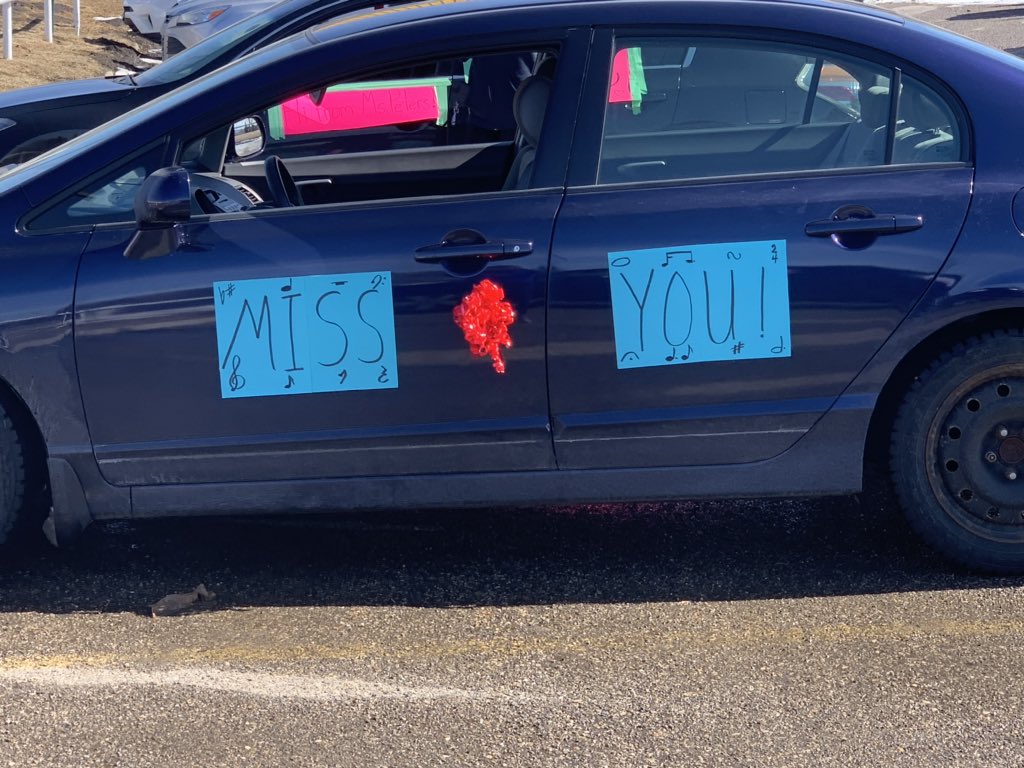 EdgemontMusCBE's tweet photo. @EdgemontMusCBE @EdgemontCBE  It was so great to see so many of you today at the Edgemont teacher’s parade! #EdgemontStrong https://t.co/O2m8t9lQ9r