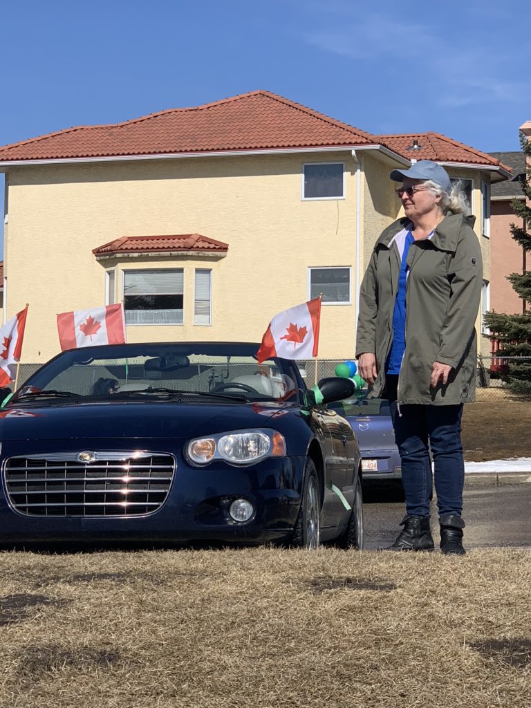EdgemontMusCBE's tweet photo. @EdgemontMusCBE @EdgemontCBE  It was so great to see so many of you today at the Edgemont teacher’s parade! #EdgemontStrong https://t.co/O2m8t9lQ9r