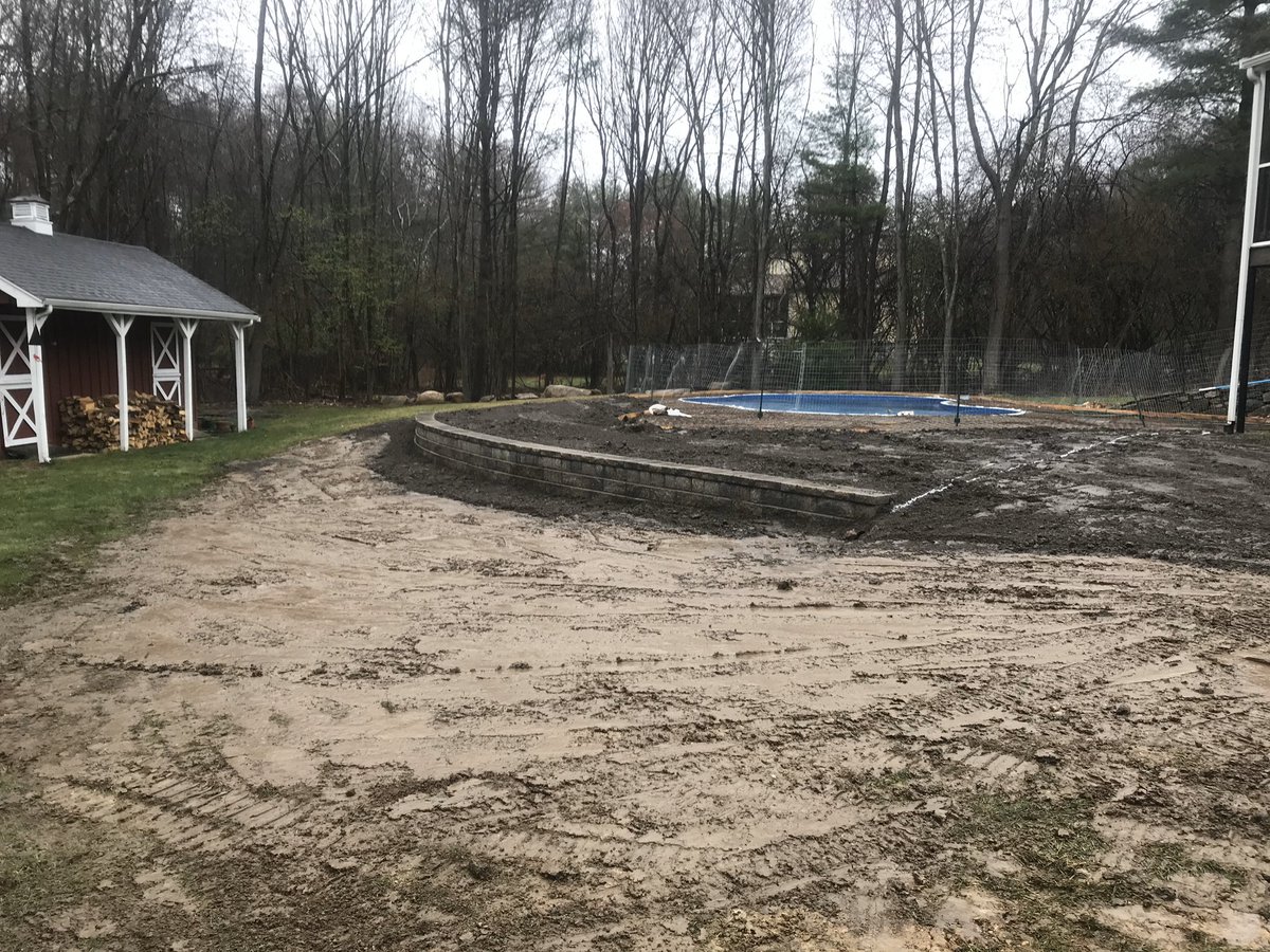 Able to finish this wall in the rain today! Great addition to the poolside!

#landscapephotography #landscaping #hardscaping #millis #ma #mass #metrowest