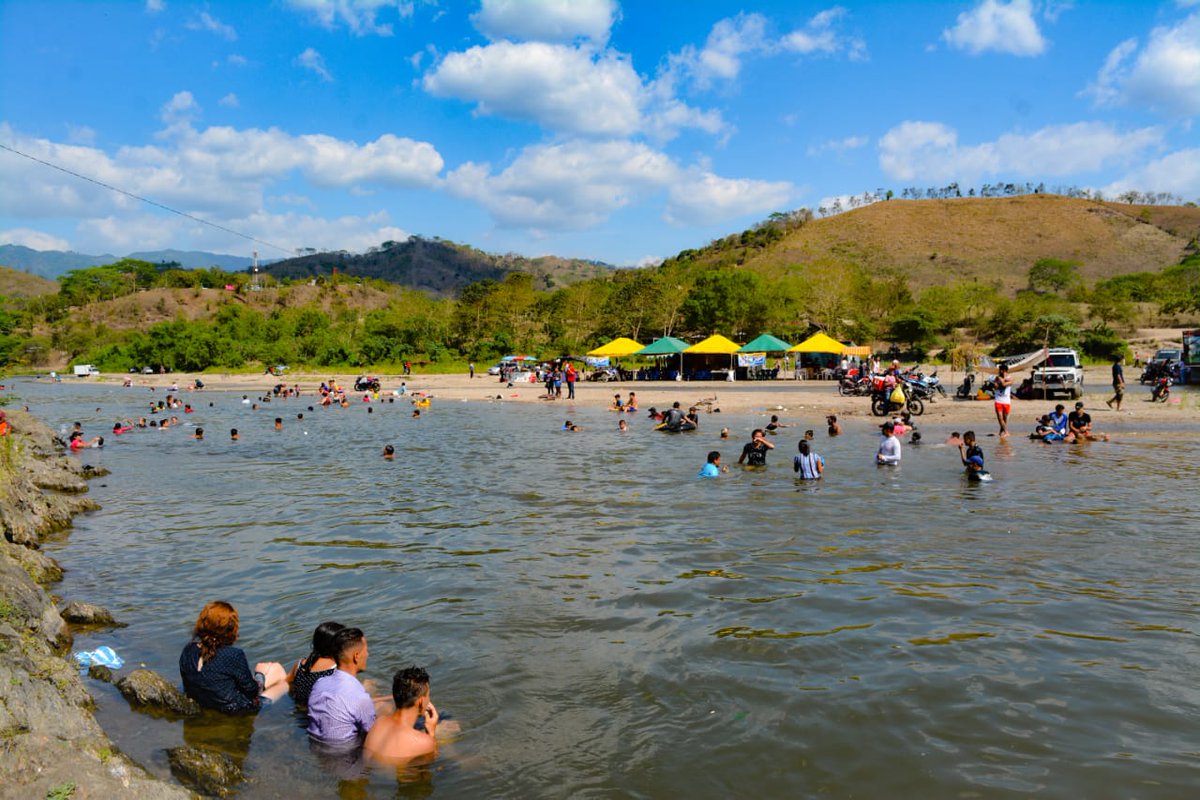 el19digital's tweet photo. #Nicaragua

En un ambiente de alegría y total tranquilidad, familias nicaragüenses disfrutan del verano en el Río Coco - Wiwilí https://t.co/otTnAU0Z2D