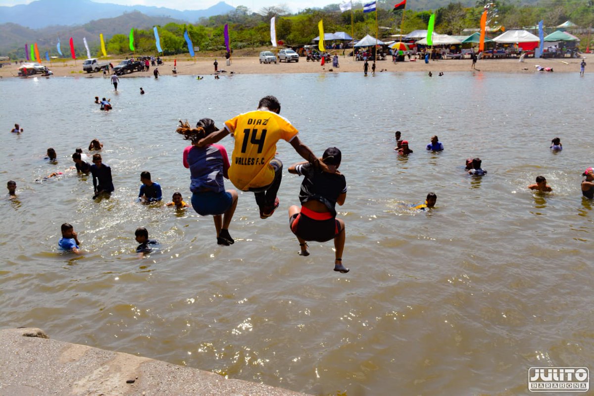 el19digital's tweet photo. #Nicaragua

En un ambiente de alegría y total tranquilidad, familias nicaragüenses disfrutan del verano en el Río Coco - Wiwilí https://t.co/otTnAU0Z2D