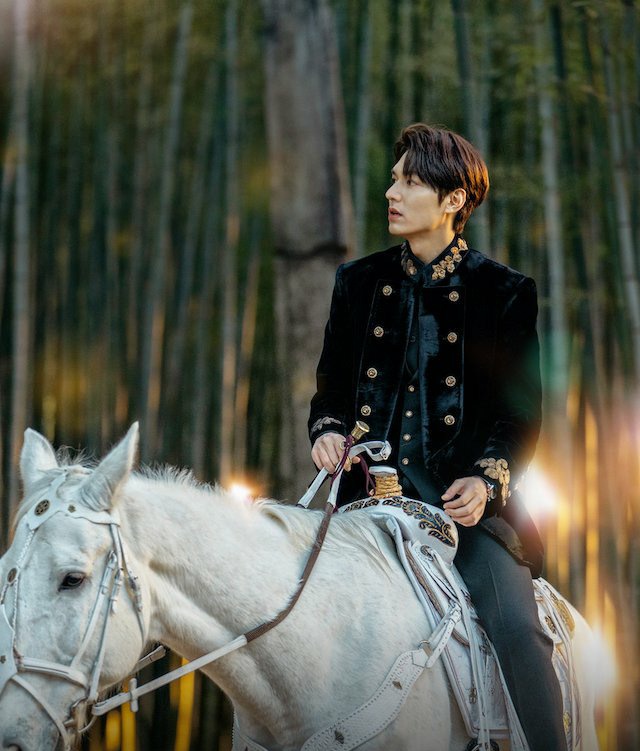 Димаш кудайбергенов и ли мин хо. Король вечный монарх дорама. Ли мин хо вечный монарх. Ли мин хо монарх. Ли мин хо монарх.