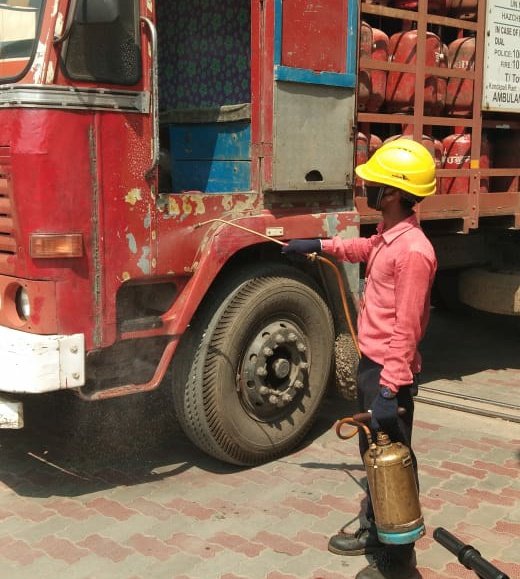 trusliy's tweet photo. @IndianOilcl Continuous Sanitization and Fumigation is being carried out for In &amp; Out trucks at Cherlapally LPG Bottling Plant, Hyderabad as a safety and precautionary measures to fight COVID-19. https://t.co/Vsrc3DWXDU