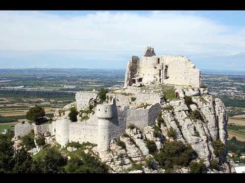 CyrilLAYROLLE's tweet photo. Le guide géolocalisé pour smartphone vous fait découvrir Saint Péray sur https://t.co/FFRUfQ6FyR Château de Crussol https://t.co/idKAqTg5pa