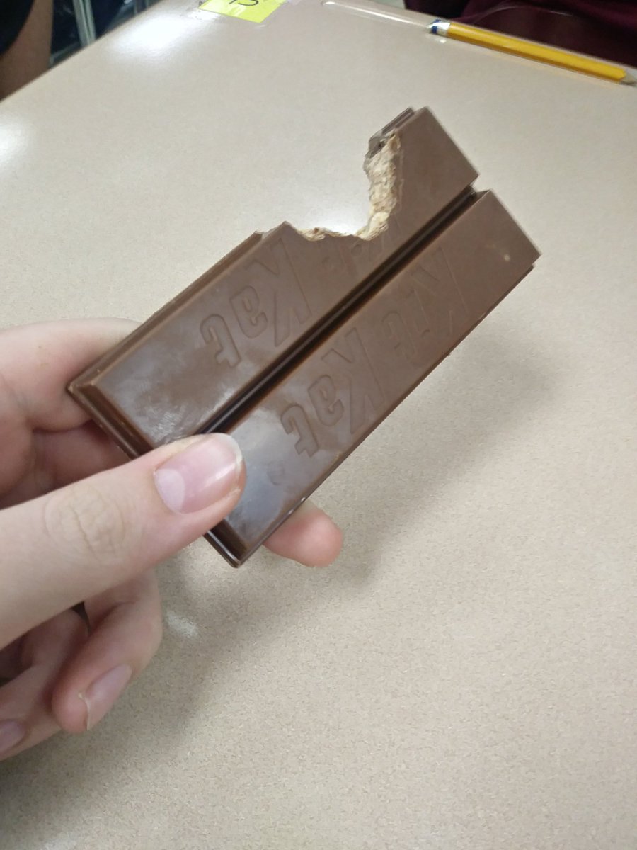 CriticalFailur2's tweet image. Yo, you guys wanna kit kat?
