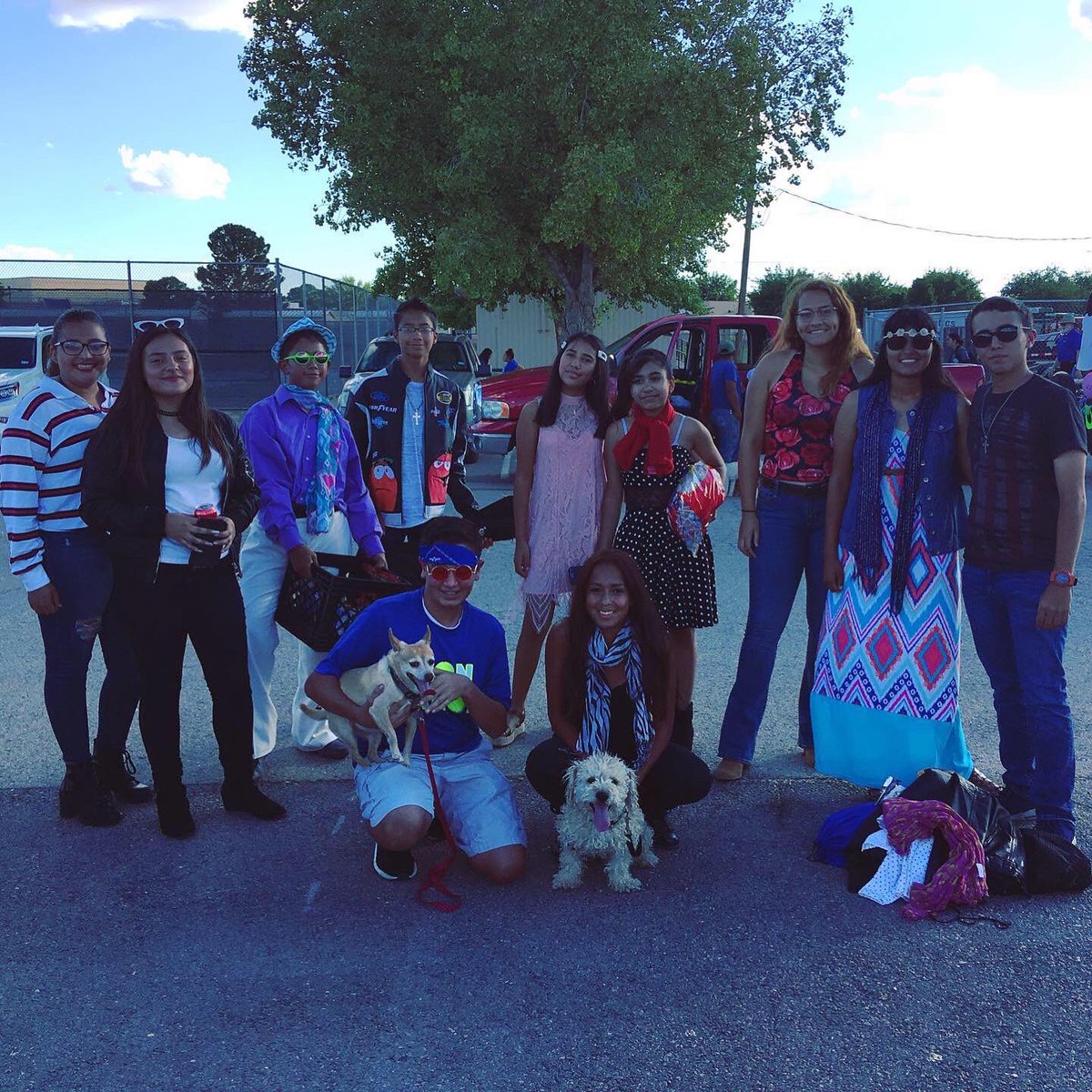 clinthstennis's tweet photo. #throwbackthursday Rock vs Disco pics of the #ClintTennis team @ last fall’s @ClintHSLions Homecoming parade💙🦁. #StayHome, #StaySafe, & #StayHealthy everybody!! #WeAreClint #LionPride #chskeepingconnected #WeAreClintISD #ApartTogether https://t.co/kJ4SdA1zLh