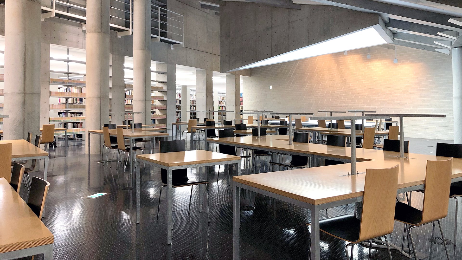 東京工業大学附属図書館 図書館は閉館していますが 早く図書館で勉強したい という皆さんのために オンラインミーティングの バーチャル背景用の画像を用意してみました チズケや地下で勉強している雰囲気を味わってください 引き続きご迷惑をおかけし