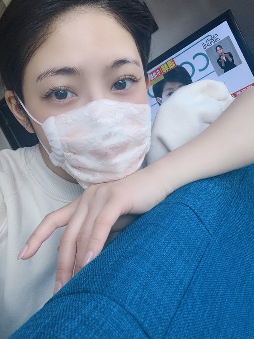 ずーーっと前に買ったこのマスク&hellip;  今、流行り？の&hellip;ブラジャーマスクみたいに見えるかな。。。？🤦🏻&zwj;♀️💦 https://t.co/3uY9jXOqTu