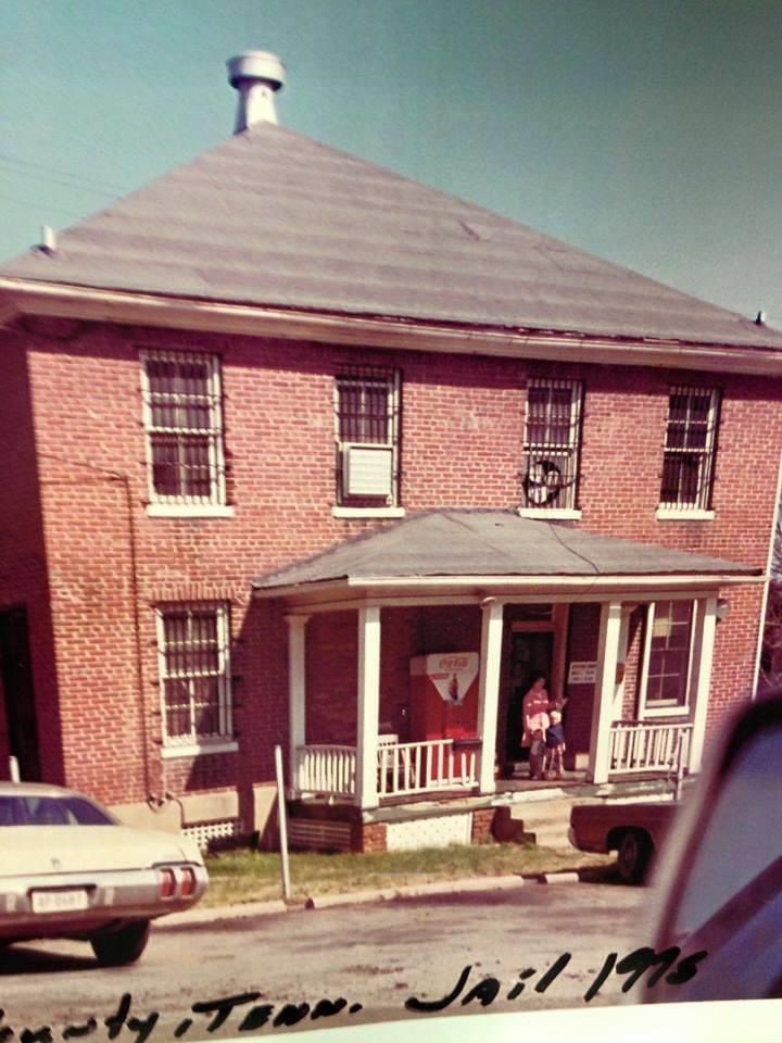 The old Loudon County Jail. 1975. 

Source: LCSO on FB
