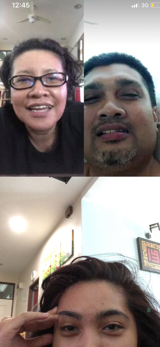 QistinaAzuwan's tweet image. I was chillin’ with mummy then papa made a group vid call 😂😂 #stayathome #sameplacesametime