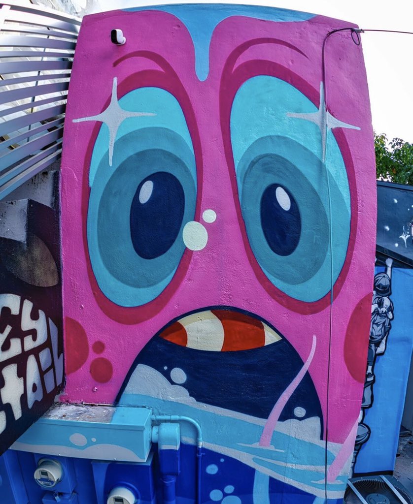 wyn317's tweet photo. Playful mural by @patchwhisky completed while he was in town for the opening of his solo exhibition in November at @wyn317. 📷: @sandroabate #patchwhisky #wyn317 #fineart #wynwood #artdistrict #streetart #artist #art #contemporaryart #charleston #southcarolina #miamiartscene https://t.co/UwCCKegLro