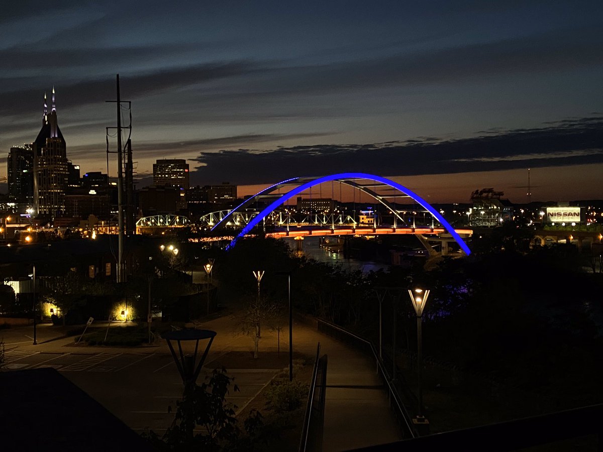Tonight, the Historic Metro Courthouse and Korean Veterans Memorial Bridge are illuminated in blue to honor all our healthcare professionals and first-responders on the front line fighting against #COVID19. #LightItBlue
