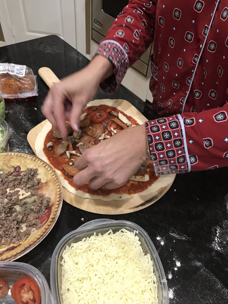 Got the #kettlepizza pegged at 700!!  <a href="/LicensePlateGuy/">LPG - NYG</a> <a href="/BoiseYankeeGuy/">Michael 🇺🇲💪🏽🙏🏽</a> <a href="/SlyRocky4/">Sly Rocky</a> <a href="/SWAGDAD80/">SwagDad80🇮🇹</a> <a href="/JrzyJoePiscopo/">Joe Piscopo</a> <a href="/scaringecrs/">CDN</a>