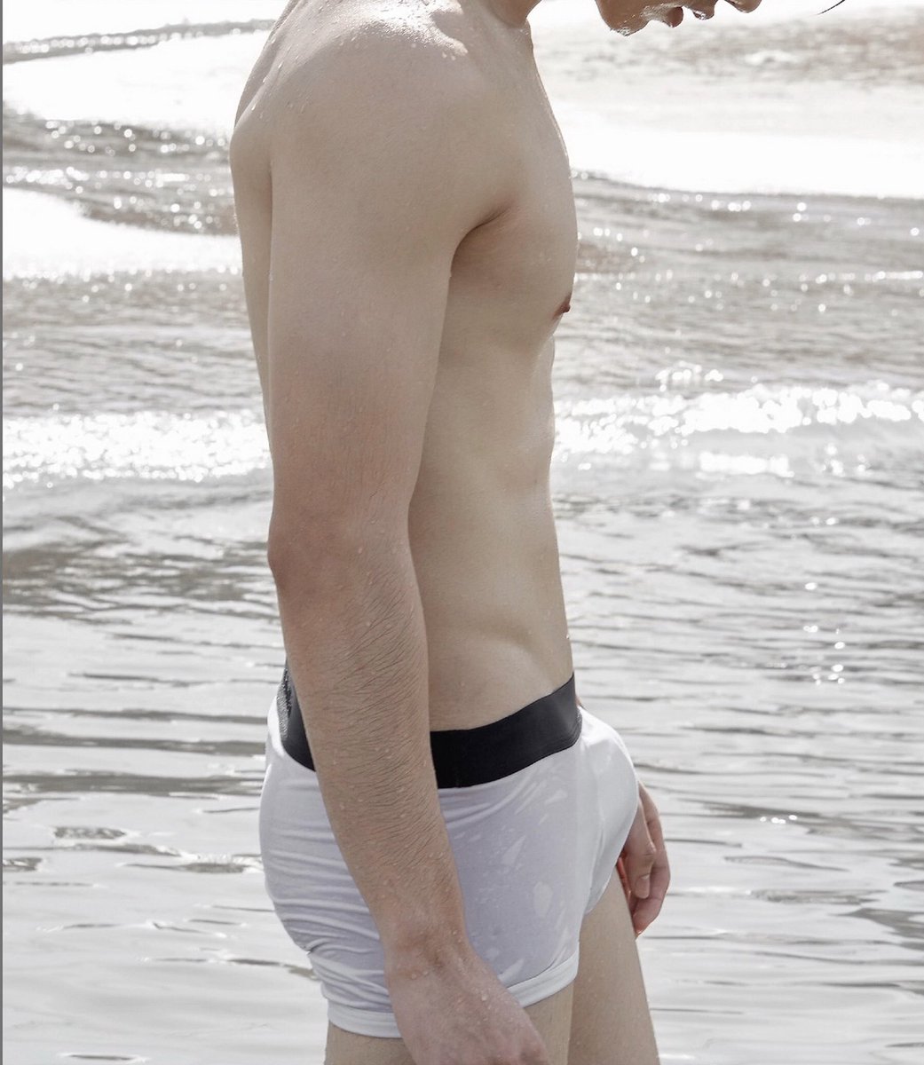 TheRealBrisVers's tweet photo. Miss the days when I can get my body kissed by the sun #StayAtHome #brisbanegay #brisbanegayasian https://t.co/44hBKogIoV