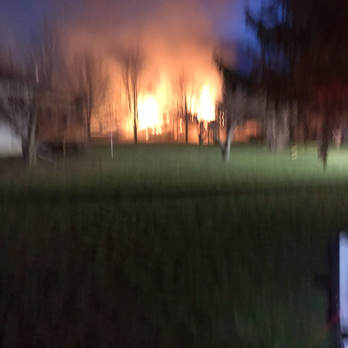 karnDC2's tweet image. CWFRS &amp;amp; Mapleton FD operating at a barn fire NW of Alma, avoid the area of sr 20 &amp;amp; 12 th line @WellyAdvertiser @CentrWellington @TheGrand101FM