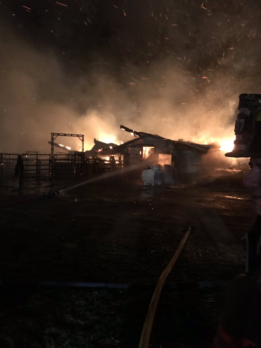 karnDC2's tweet image. CWFRS &amp;amp; Mapleton FD operating at a barn fire NW of Alma, avoid the area of sr 20 &amp;amp; 12 th line @WellyAdvertiser @CentrWellington @TheGrand101FM