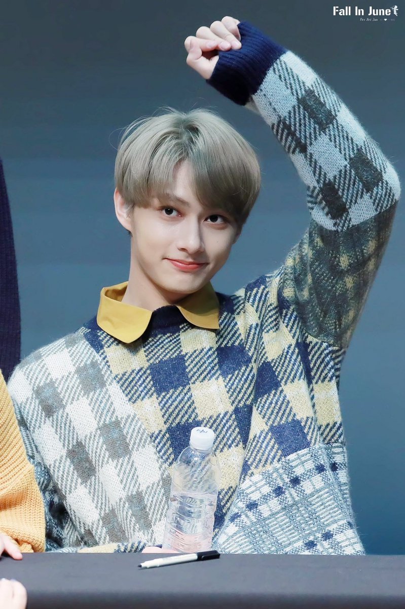 Jun in Yellow @pledis_17  #SEVENTEEN  #OnePlusOneJunhui