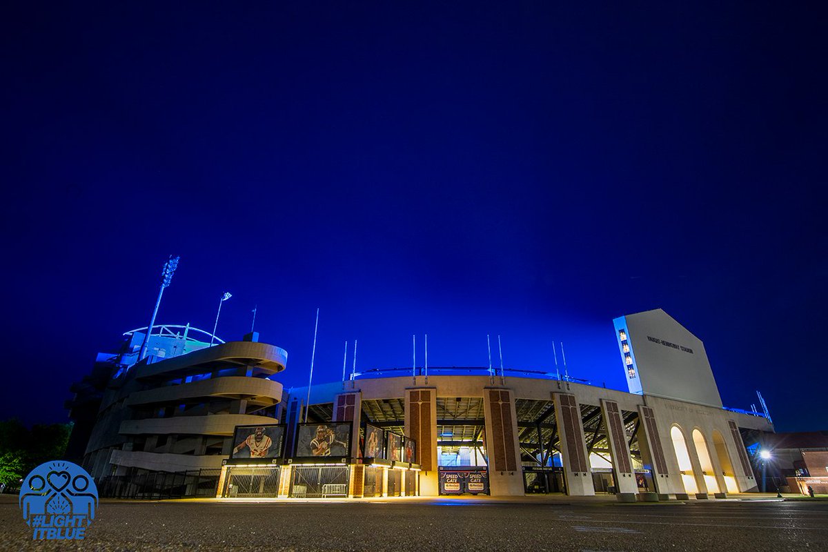OleMissFB's tweet photo. To our frontline and essential workers, thank you for your continued efforts during this unprecedented period.

At this very moment, Vaught-Hemingway Stadium and landmarks across the U.S are shining a light on those who are working tirelessly every day!

#LightItBlue 💙 https://t.co/ipSMuc5HdB