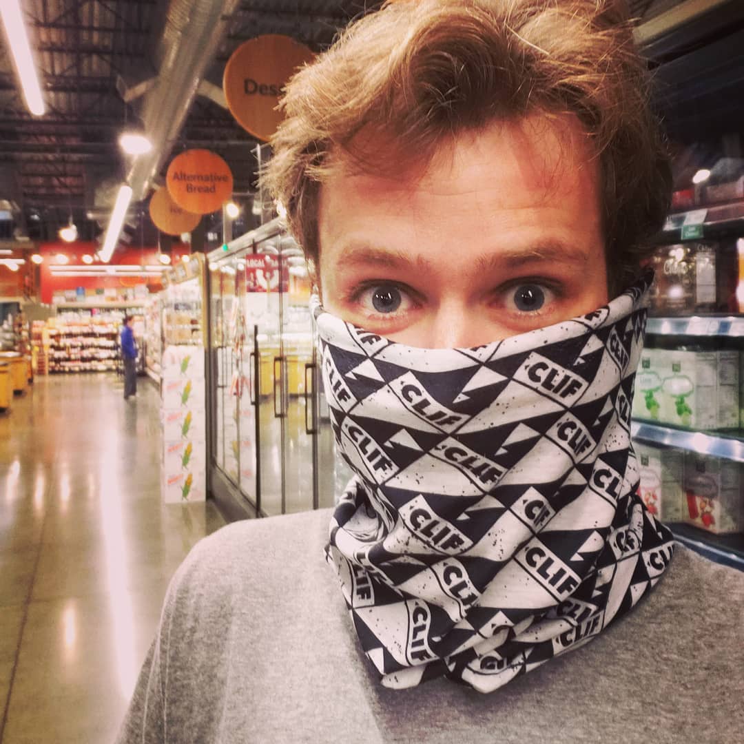 peterstetina's tweet photo. Another pandemic grocery shopping made safe by the good folks @ClifBar 😉
Side note: For the first time ever I was comfortable in the freezer aisle #quarantineprotocol #DIYmask https://t.co/fHGUVA9fIm