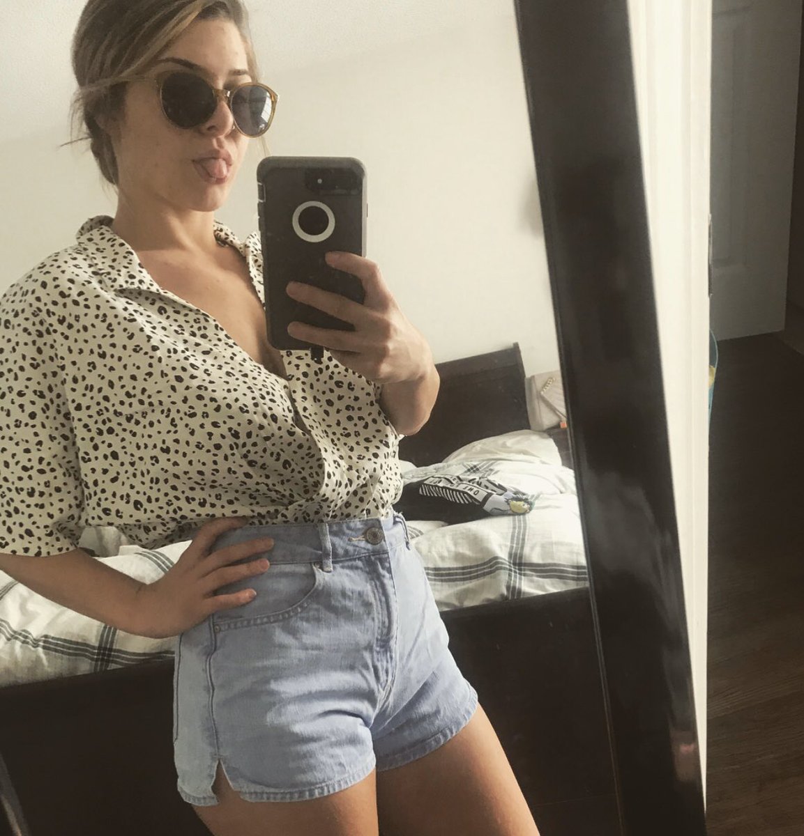 JJplatt11's tweet photo. When in doubt, clean your closet out https://t.co/iIAVughwM4