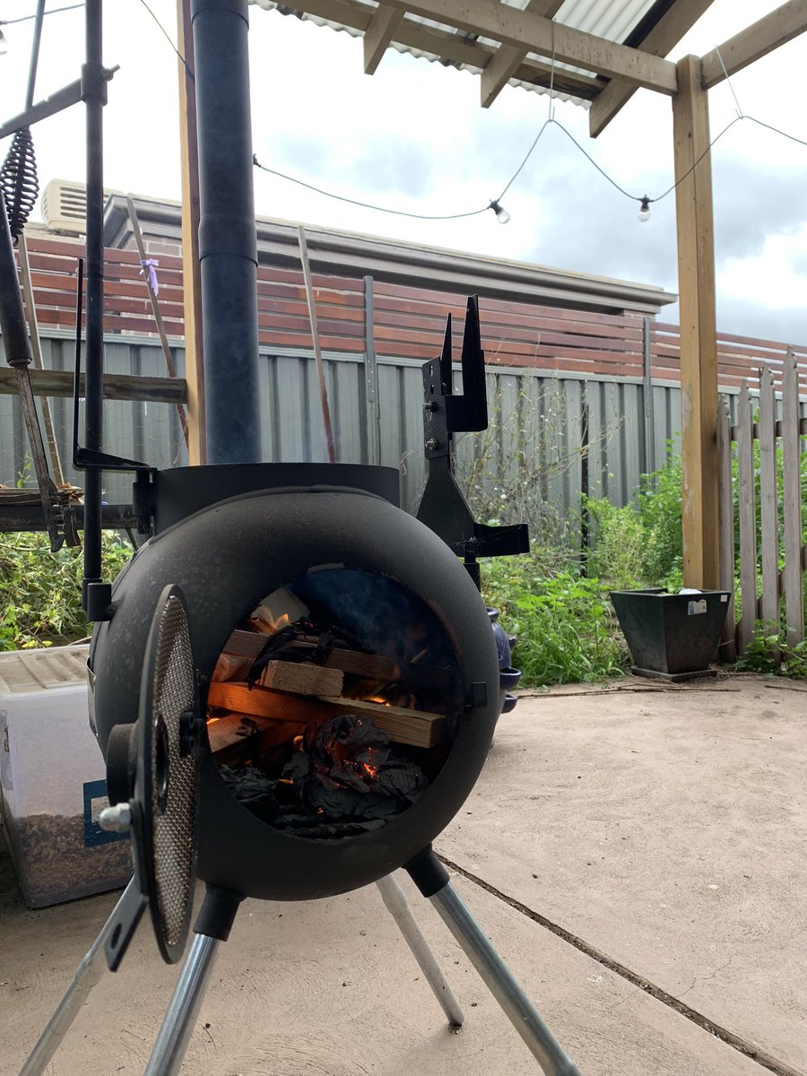 LisasDays's tweet image. Why not. #ozpig #firepit #cookoutside #goodfriday