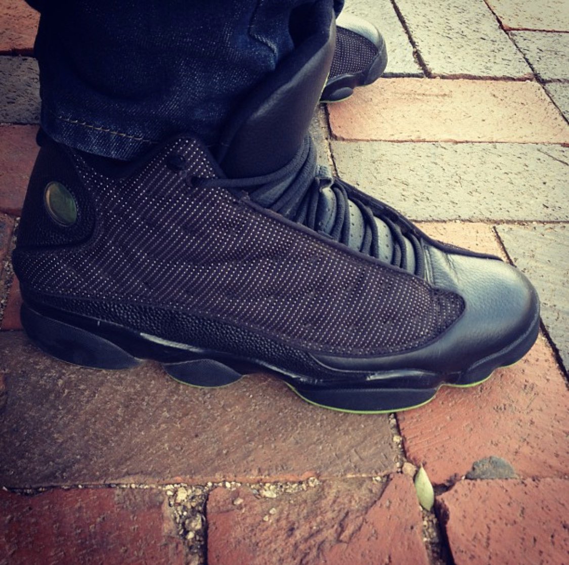 PoderosoDesigns's tweet image. #KicksWhileWeSit Altitude Edition