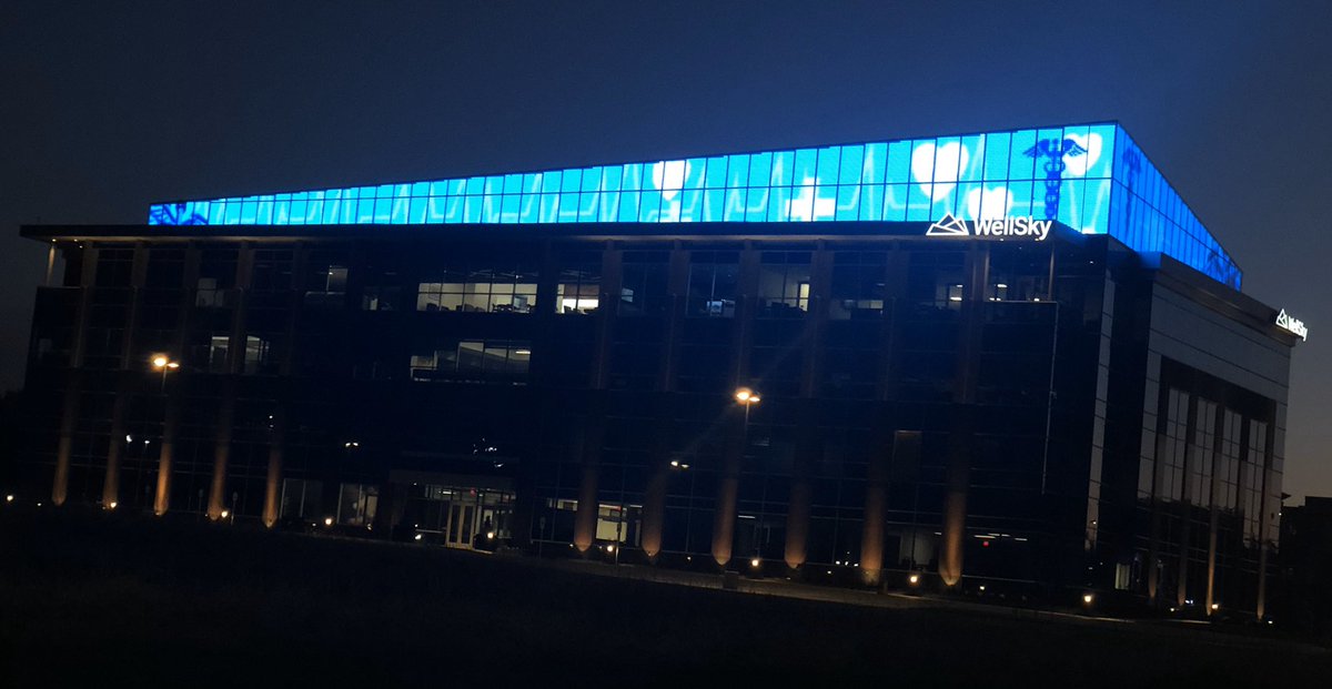 LaurieRo's tweet photo. A heartfelt tribute to the healthcare heroes on the front lines of the #COVIDー19 pandemic from @CityPlaceOP and @BlockRes #LightItBlue #MakeItBlue #StayHomeKC https://t.co/d3ya1RvoON