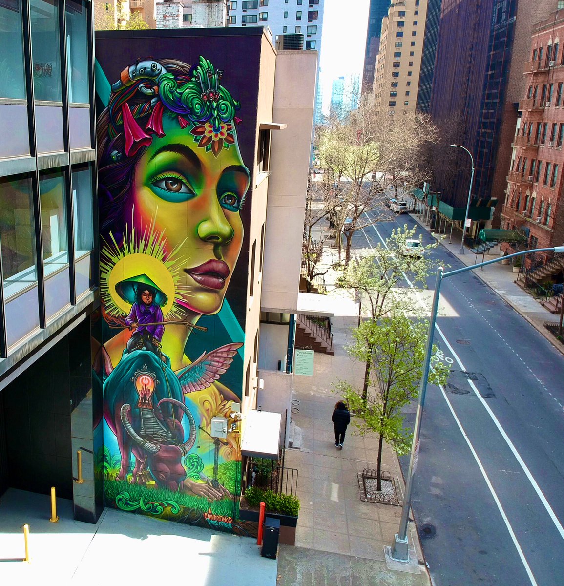 aerialvideosusa's tweet photo. Another Mural, East 48th Street &amp;3rd Avenue (other side of the avenue)
#Manhattan #NYC On a very quiet Sunday (#coronavairus Quiet)April 2020.  #streetphotography #photogrpaphy #streetart #painting #mural #drone 
#dronephotography #dronepic  #aerialview #below200’ #notoverpeople https://t.co/lNSWZSLs47