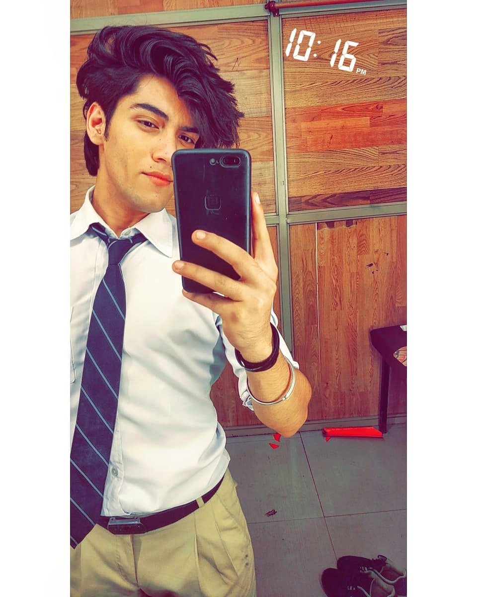 Ek nayi shuruwat kardi hai......🚶
Iss Safar Mai sirf aap sab ka pyaar chaiye ❤️ 
#classof2020 #actor #SushAnthem
