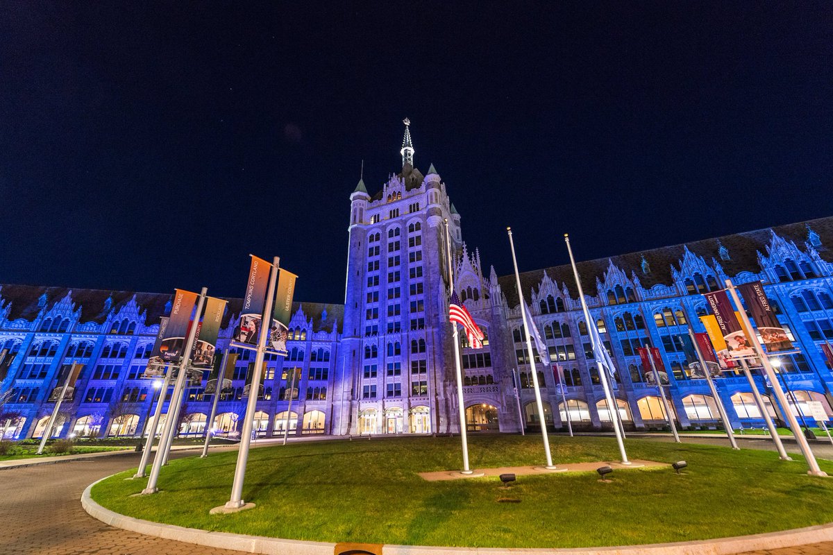 SUNY's tweet photo. Tonight, #SUNY headquarters in downtown #Albany is lit blue to honor all the #HealthcareHeroes and essential workforce doing everything they can to keep NYers healthy and safe during the #COVID19 crisis. We thank you for all you do. #LightItBlue https://t.co/Mx2THGJccN