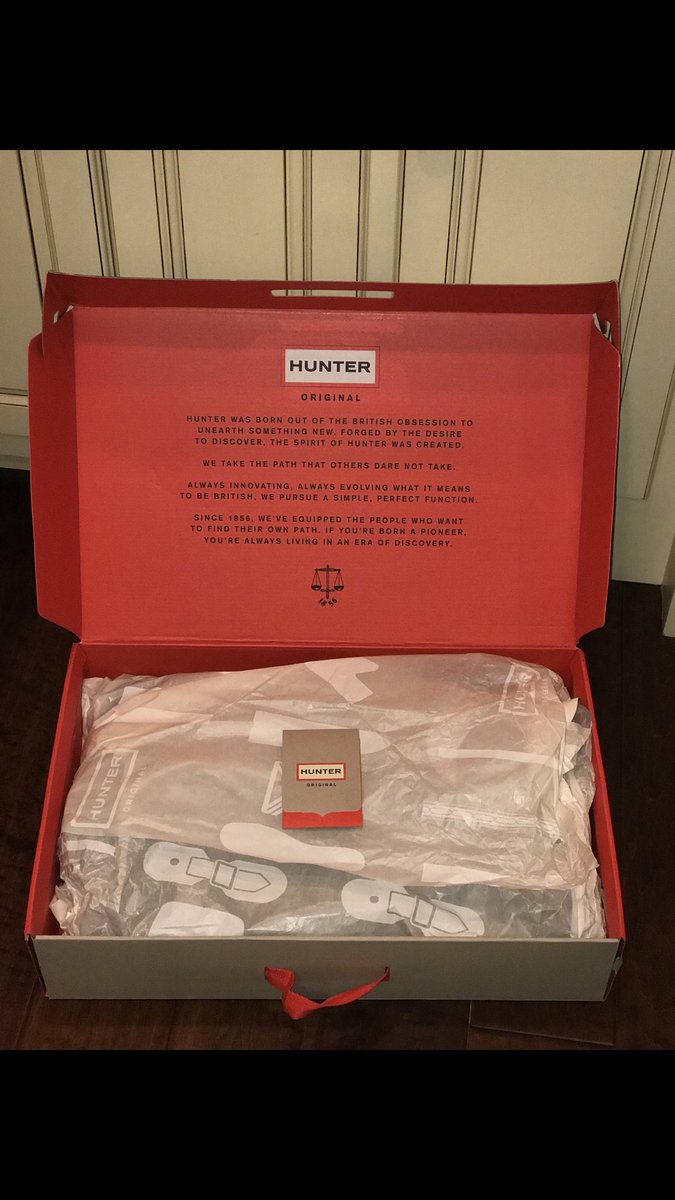 CoCoJordan_'s tweet photo. *** ATTENTION ***  brand new never worn, shiny hunter green, size 7, tall, HUNTER RAIN BOOTS for sale!!! $80.00 / obo (DM me to claim or any questions, can meet you if interested) ❕❕💯❕❕ https://t.co/mm73y1dAdb