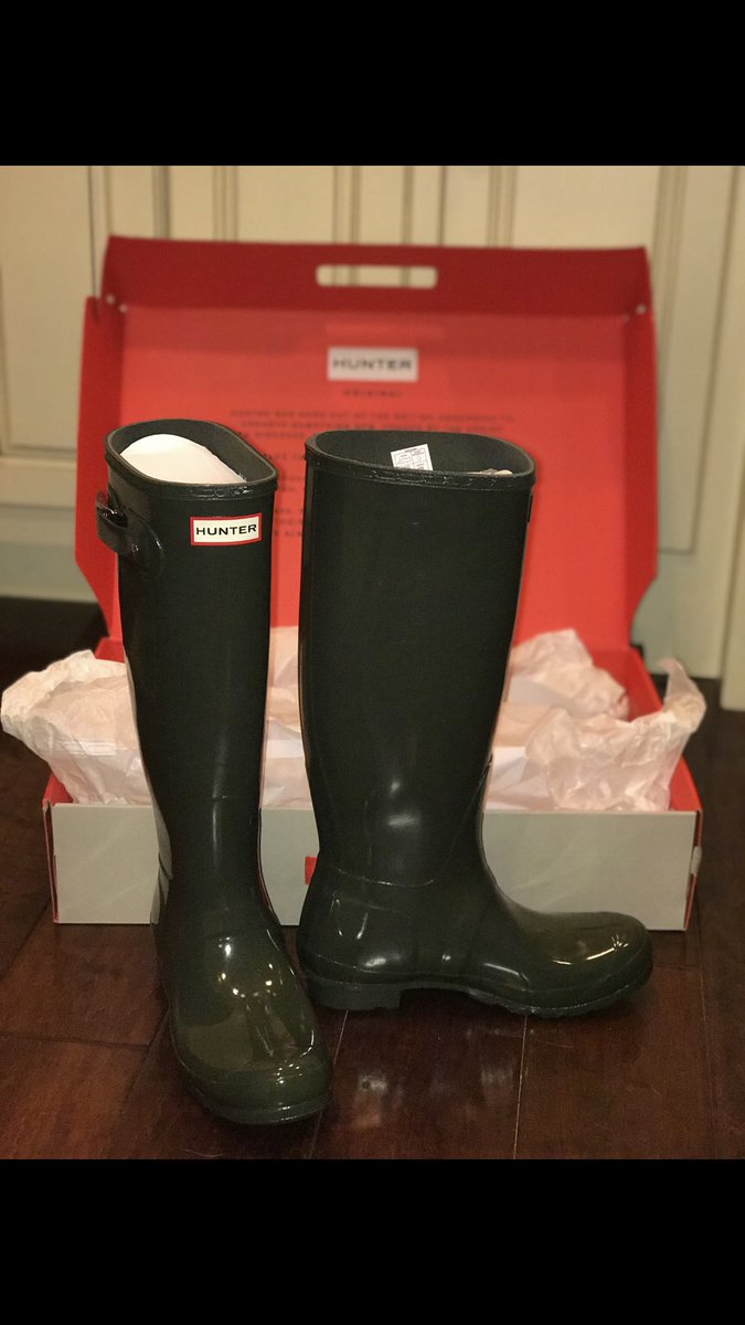 CoCoJordan_'s tweet photo. *** ATTENTION ***  brand new never worn, shiny hunter green, size 7, tall, HUNTER RAIN BOOTS for sale!!! $80.00 / obo (DM me to claim or any questions, can meet you if interested) ❕❕💯❕❕ https://t.co/mm73y1dAdb