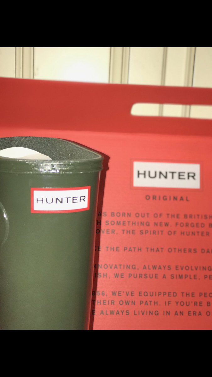 CoCoJordan_'s tweet photo. *** ATTENTION ***  brand new never worn, shiny hunter green, size 7, tall, HUNTER RAIN BOOTS for sale!!! $80.00 / obo (DM me to claim or any questions, can meet you if interested) ❕❕💯❕❕ https://t.co/mm73y1dAdb