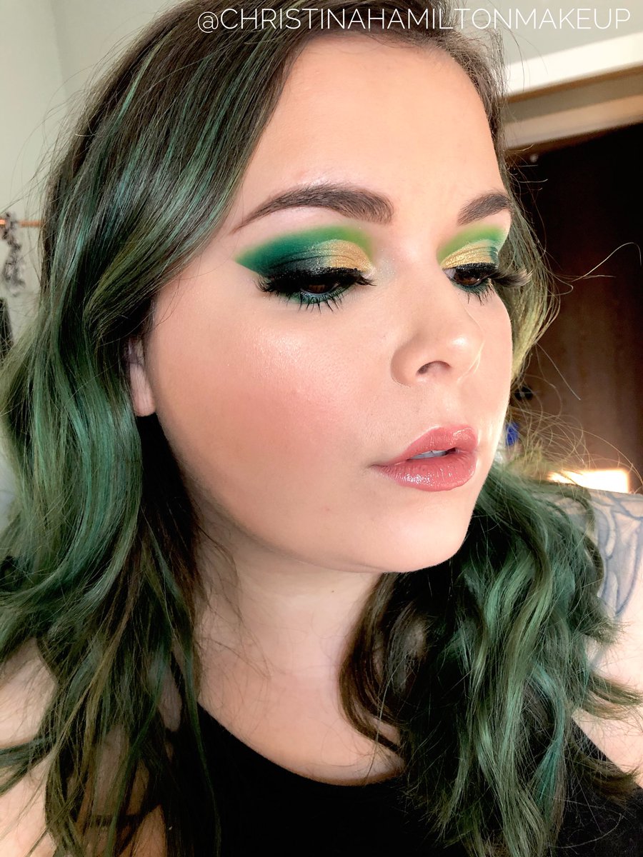 christinablogss's tweet photo. Played around with a couple of @MorpheBrushes palettes today. Can you tell green is my Favorite color? #makeup #mua #green #morphe #jaclynhill https://t.co/Y39YsHew9X