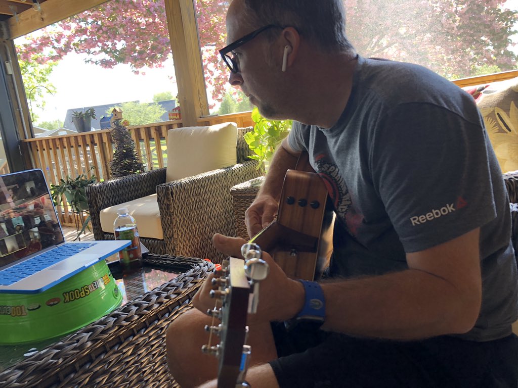ESEModernBand's tweet photo. Hanging out and catching up with my @SiegelEagles #ModernBand group today @littlekidsrock https://t.co/yLM01MIhXE