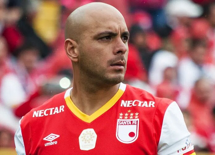 Team_Santafe's tweet photo. Su Carita / Lo que hace con las manos. https://t.co/u7mmBAvcAO