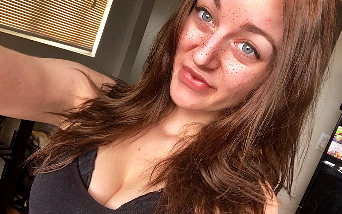 daygirl110's tweet photo. #nudes #prettygirl #tits #blueeyes #ineedsomehelp https://t.co/7XSiNjlxX8