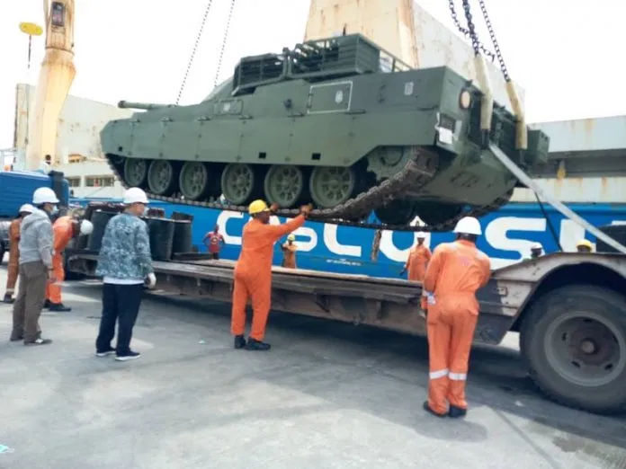 الجيش النيجيري يتسلّم دفعة كبيرة من المعدات الحربية الصينية وأهمها دبابه VT-4 EVNaSs1XkAI08tS?format=png&name=900x900