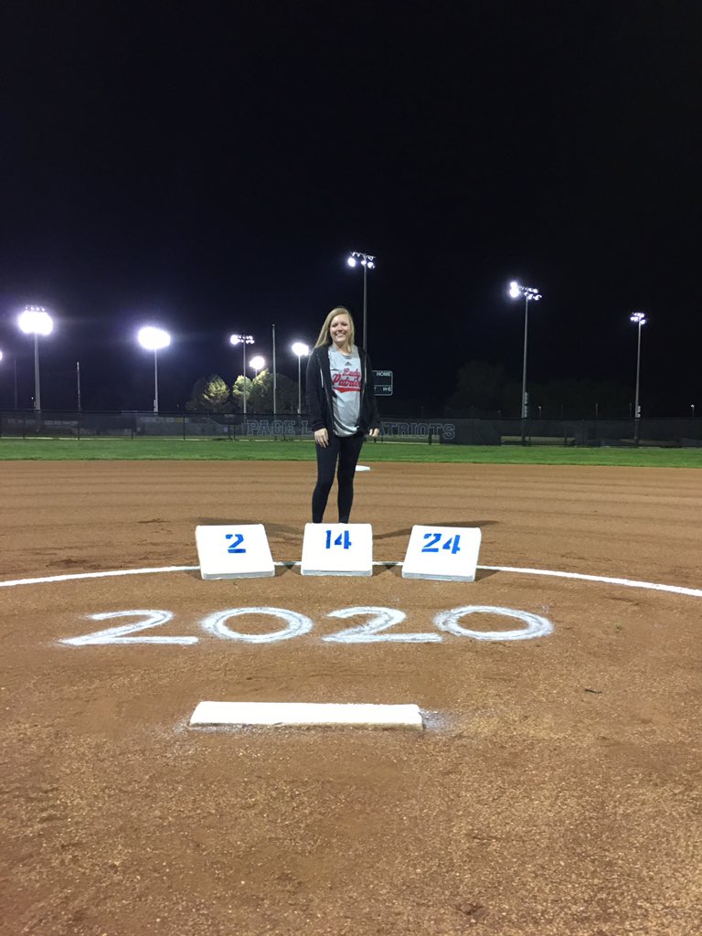 wcsPHSrt's tweet photo. Lights on for the class of 2020. These girls mean the world to me and this program. So happy that I was able to see them tonight. Also, couldn’t have the lights on without the field being game ready! #2020 https://t.co/BGgYhVYley