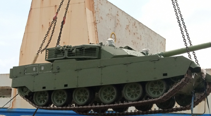 الجيش النيجيري يتسلّم دفعة كبيرة من المعدات الحربية الصينية وأهمها دبابه VT-4 EVNby8fXkAIeriz?format=png&name=900x900