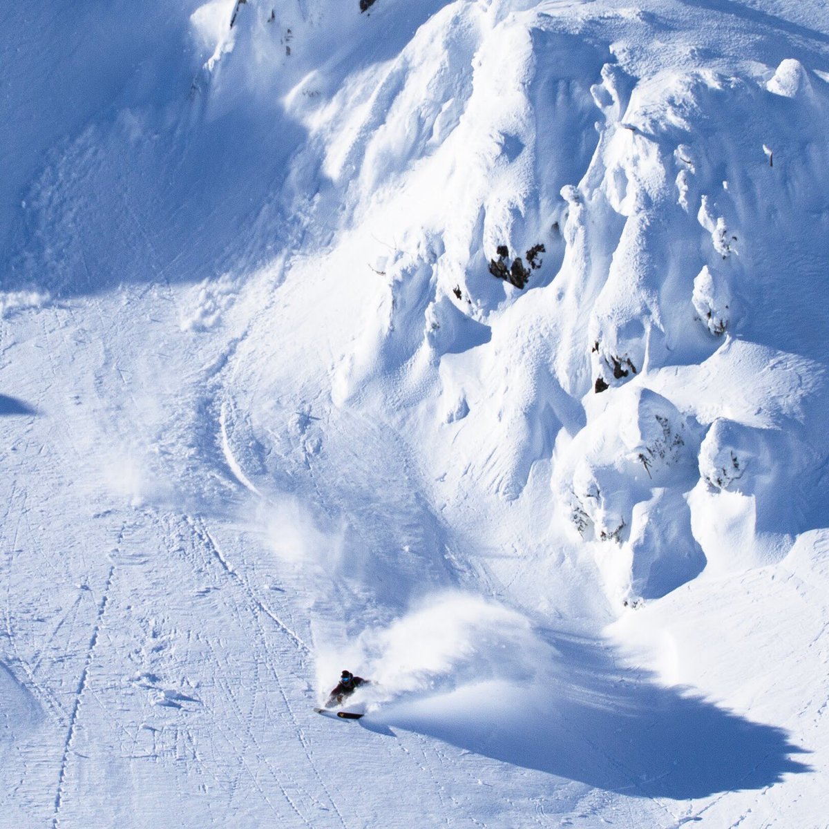 snowledge_co's tweet image. Throwing it sideways filming for Passage. @ericleeobrien has a One Track on our YouTube today before the full film comes Friday 4/10/20 #snowledgeispowder