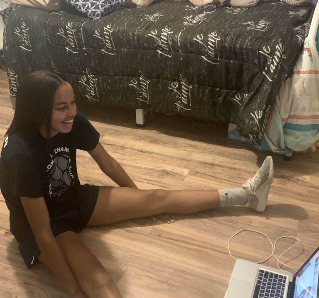 Erinhodgson8's tweet photo. First zoom meeting!! Blake enjoyed catching up with her teammates and coach!! @ahfcsoccer #ahfcathome #04ECNL https://t.co/ZdAnNSKUgC