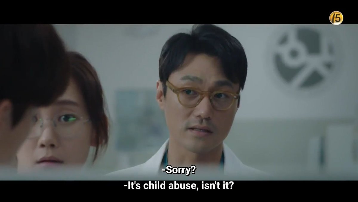 Jeong Won had to repeat his instruction for her to call the police twice, but she still failed to do it. Instead, she ran after the abusive father. While it was a cool and bold action scene to do, it was unnecessary and reckless.  #HospitalPlaylist