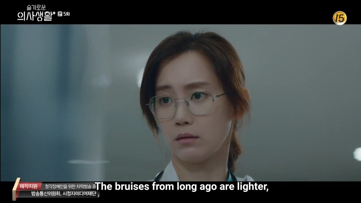 Jeong Won had to repeat his instruction for her to call the police twice, but she still failed to do it. Instead, she ran after the abusive father. While it was a cool and bold action scene to do, it was unnecessary and reckless.  #HospitalPlaylist