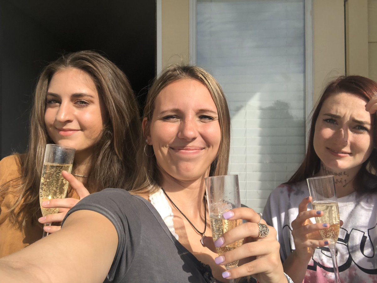 hannah__e3's tweet photo. Still sparkling juice https://t.co/B7hZfFv0aE