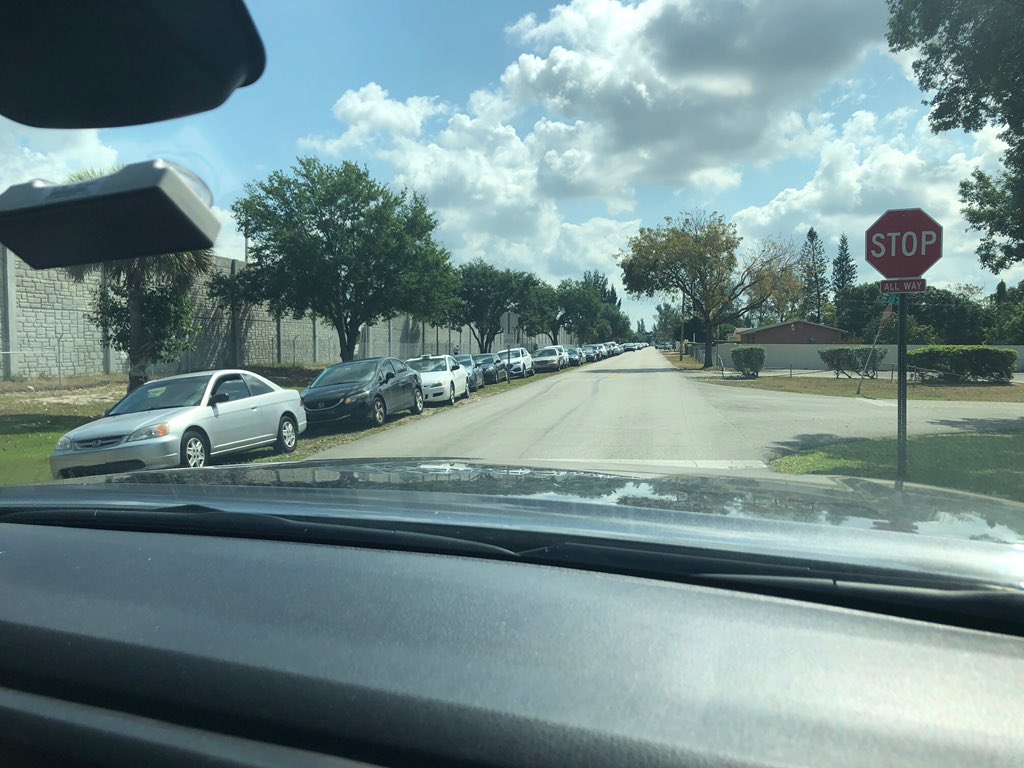 jasonljenkins's tweet photo. .@MiamiDolphins #FootballUnites and alumni @GridironGriller, @Bokampers, @brusroom and #Shulas joined to provide meals for the community, starting with 7th Day Adventist Church in @CityofMiaGarden #community https://t.co/LexzPvBqrD